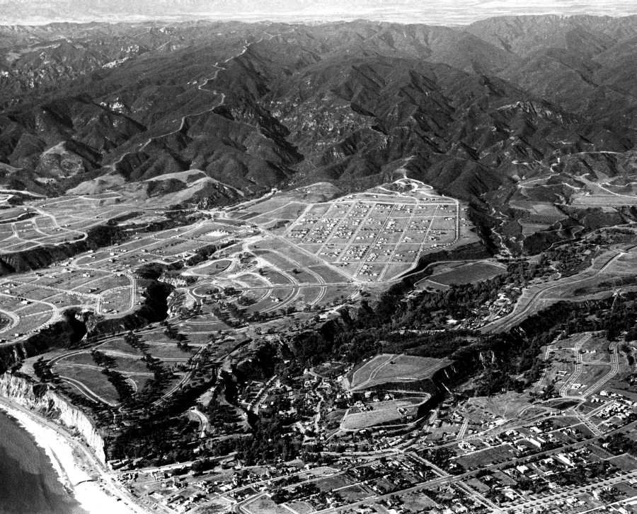 Pacific Palisades 1921 Aerial view.jpg
